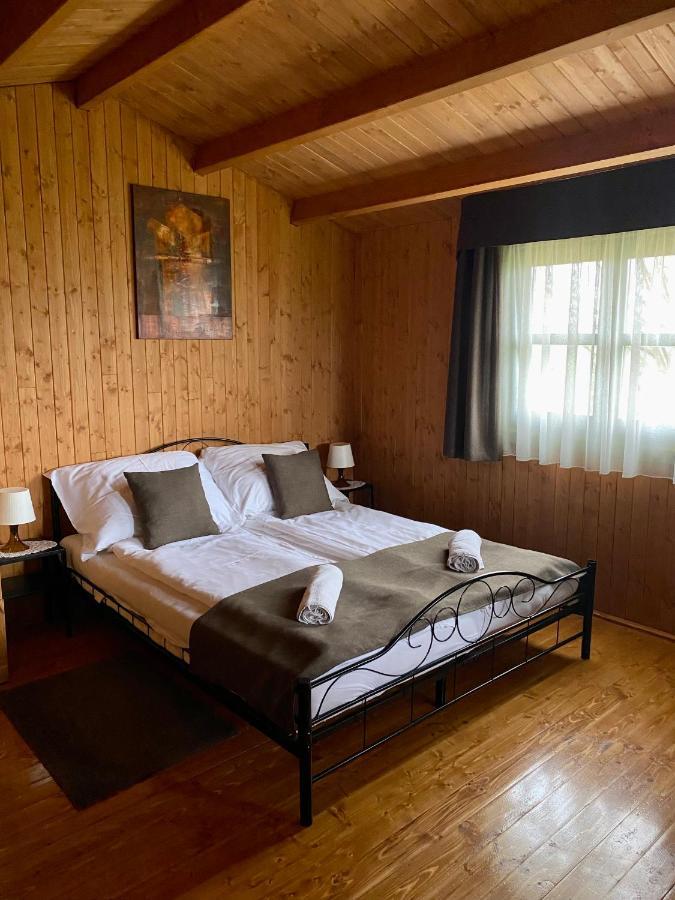 Hotel Eszter-Haz Kisapati Zewnętrze zdjęcie